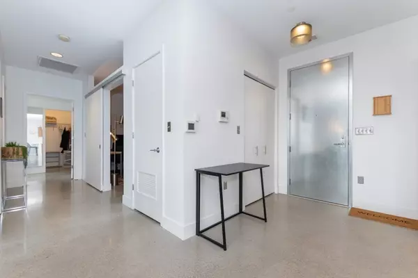 Somerville, MA 02143,9 Medford St #PH 4