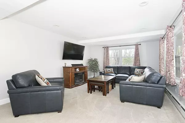 Clinton, MA 01510,10 Robert Memorial