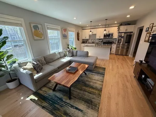 Amesbury, MA 01913,4 Cushing St #A