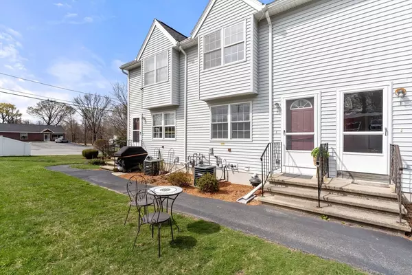 5 Kennedy Dr #2, Chelmsford, MA 01863