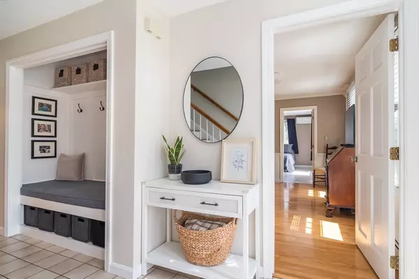 Medway, MA 02053,372-A Village St