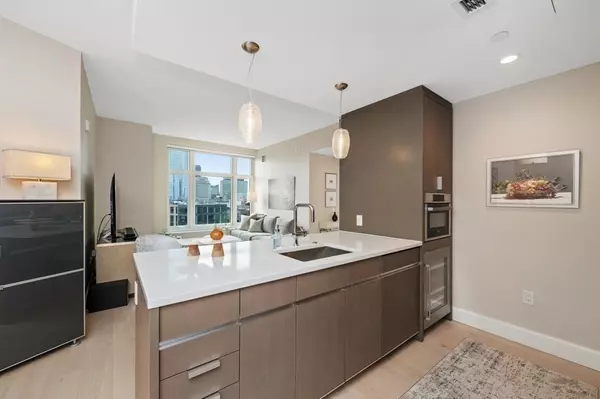 Boston, MA 02114,100 Lovejoy Wharf #PH 2C