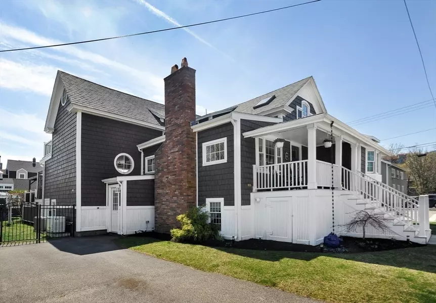 14 Lewis St, Hull, MA 02045