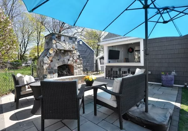 Hull, MA 02045,14 Lewis St