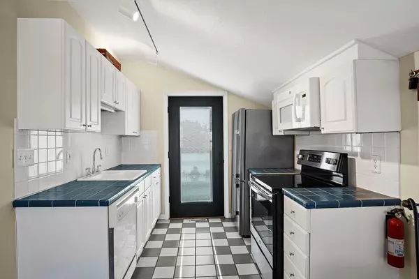 Tewksbury, MA 01876,25 Summer St