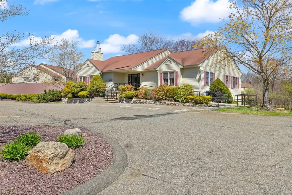 Tewksbury, MA 01876,248 Apache Way #248