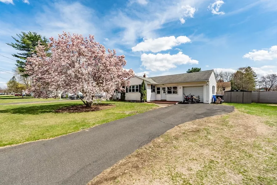 119 Ravenwood St, Springfield, MA 01119