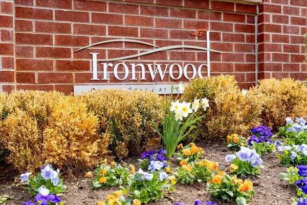 36 Village Rd #108, Middleton, MA 01949