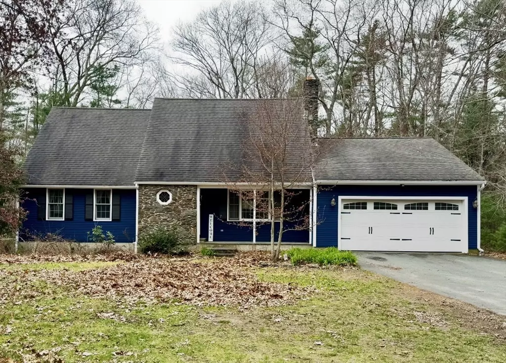 Lakeville, MA 02347,34 Staples Shore Rd