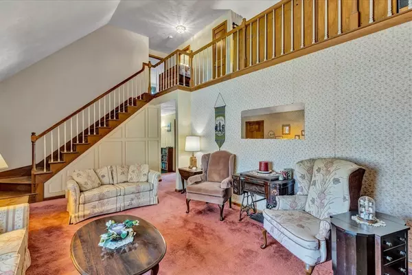 Lakeville, MA 02347,34 Staples Shore Rd