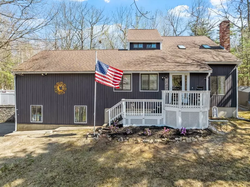 40 Gaita Dr, Derry, NH 03038