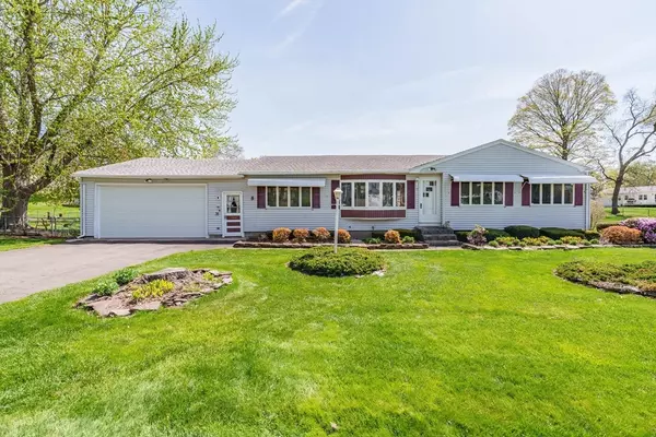 38 Knollwood Cir, Holyoke, MA 01040