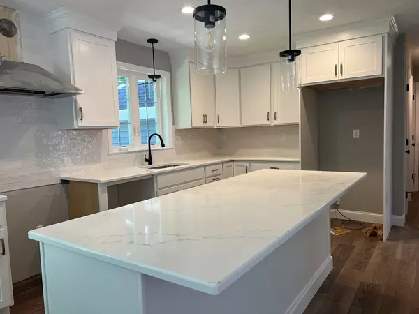 6 Oak Run, Berkley, MA 02779