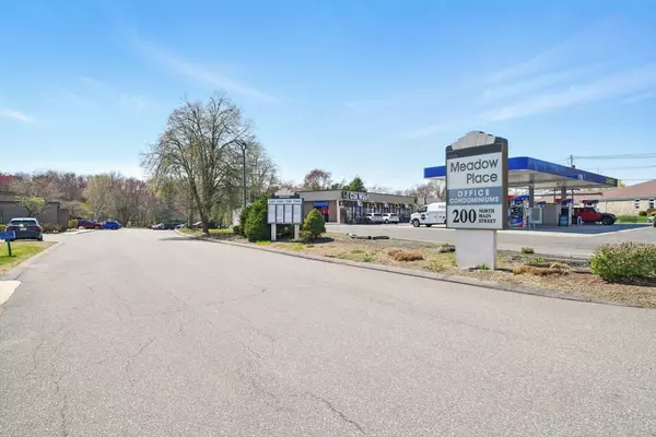 East Longmeadow, MA 01028,200 N Main St #11