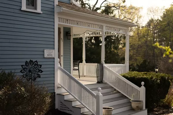 Weston, MA 02493,20 Maple Road