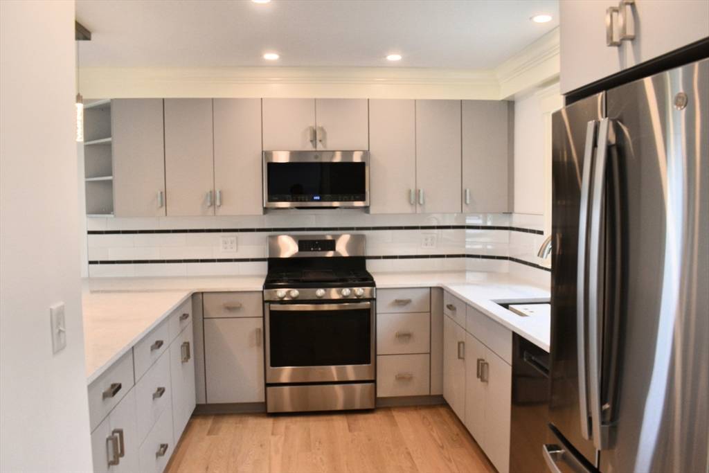 Hull, MA 02045,121 Bay Street #B