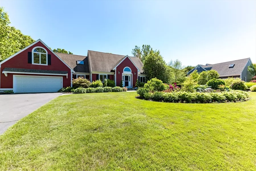 11 Polaris Dr, Mashpee, MA 02649