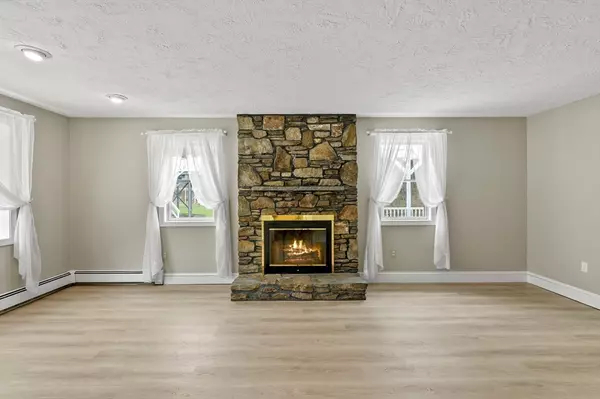 Charlton, MA 01507,184 Burlingame Rd