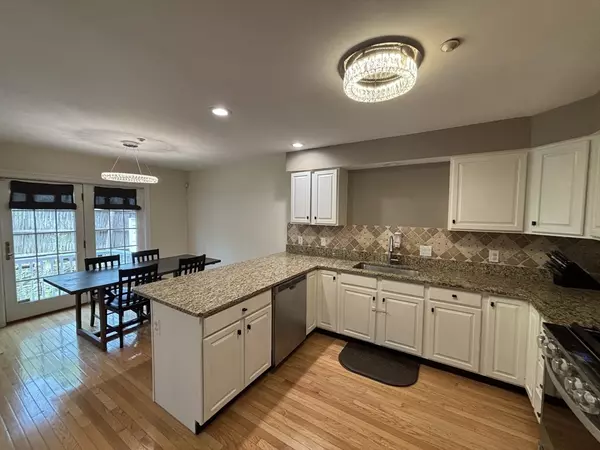 Wellesley, MA 02482,16 Edgemoor Cir #16