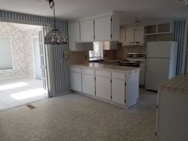 West Springfield, MA 01089,95 Bonnie Brae Dr