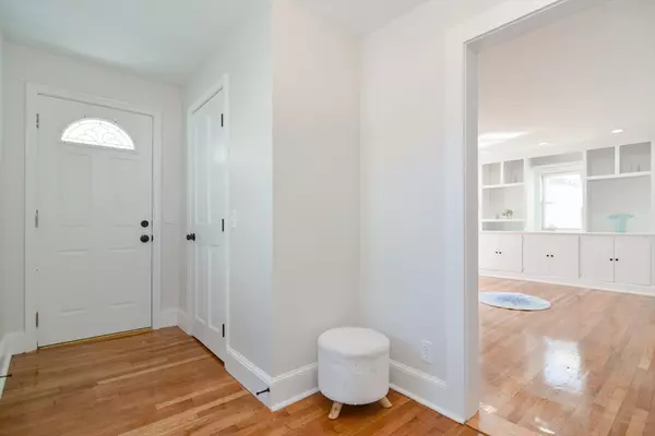 Walpole, MA 02081,11 South St