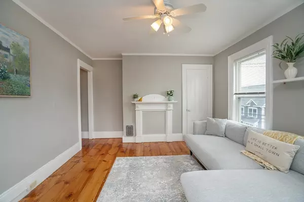 Amesbury, MA 01913,62 Market St #B