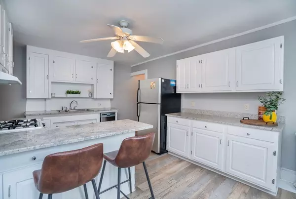 Amesbury, MA 01913,62 Market St #B