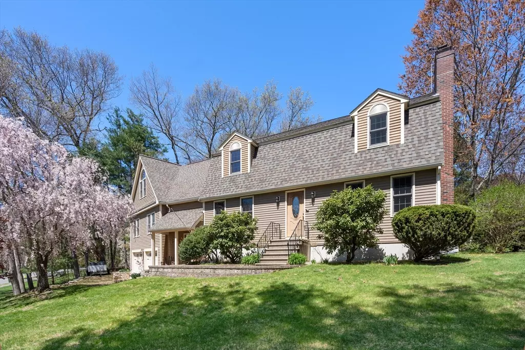 Uxbridge, MA 01569,12 Mooreland Dr