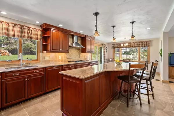 Uxbridge, MA 01569,12 Mooreland Dr