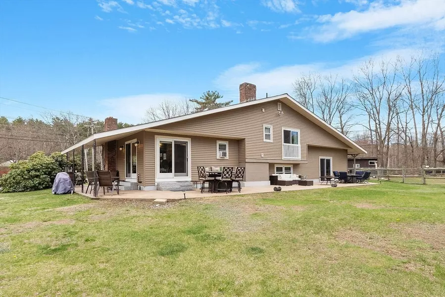 171 Gardner Rd, Hubbardston, MA 01452