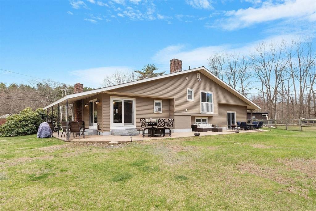 171 Gardner Rd, Hubbardston, MA 01452