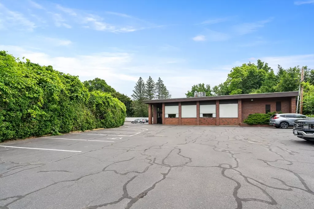 Westfield, MA 01085,48 East Silver Street #6