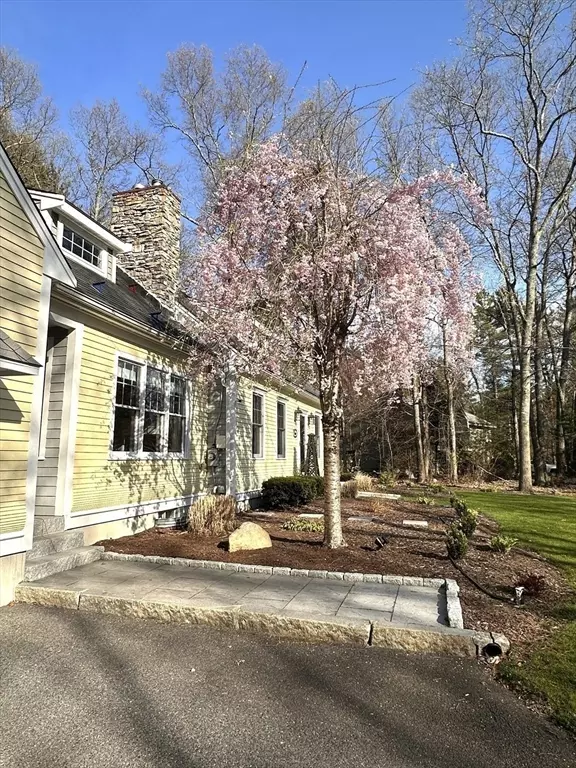 Easton, MA 02375,11 Norton Ave