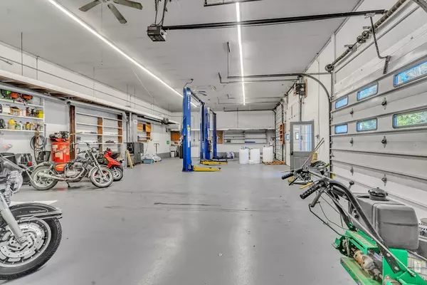 Westfield, MA 01085,20 Clifton St