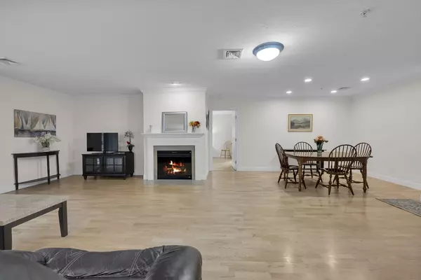 Norwood, MA 02062,1 Lenox St #203