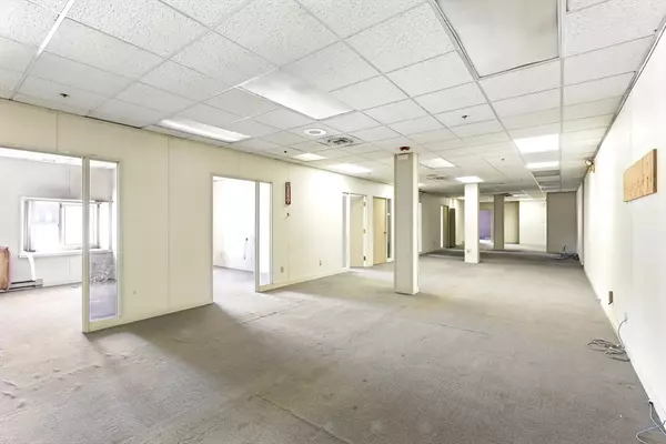 Holyoke, MA 01040,1 Bigelow St