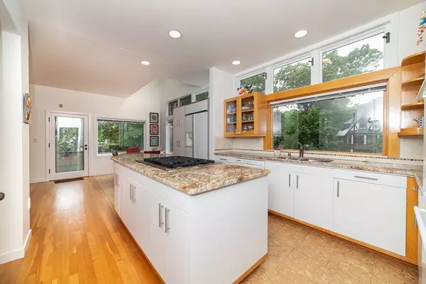 Brookline, MA 02467,50 Bellingham Rd