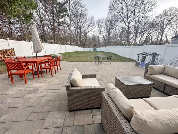 Newburyport, MA 01950,20 Low St #1