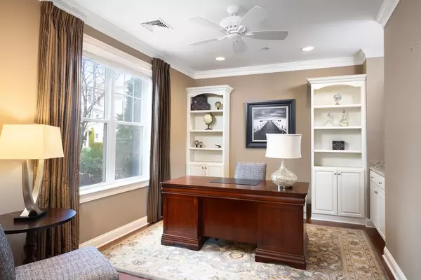 Hingham, MA 02043,115 Stayner Dr #201