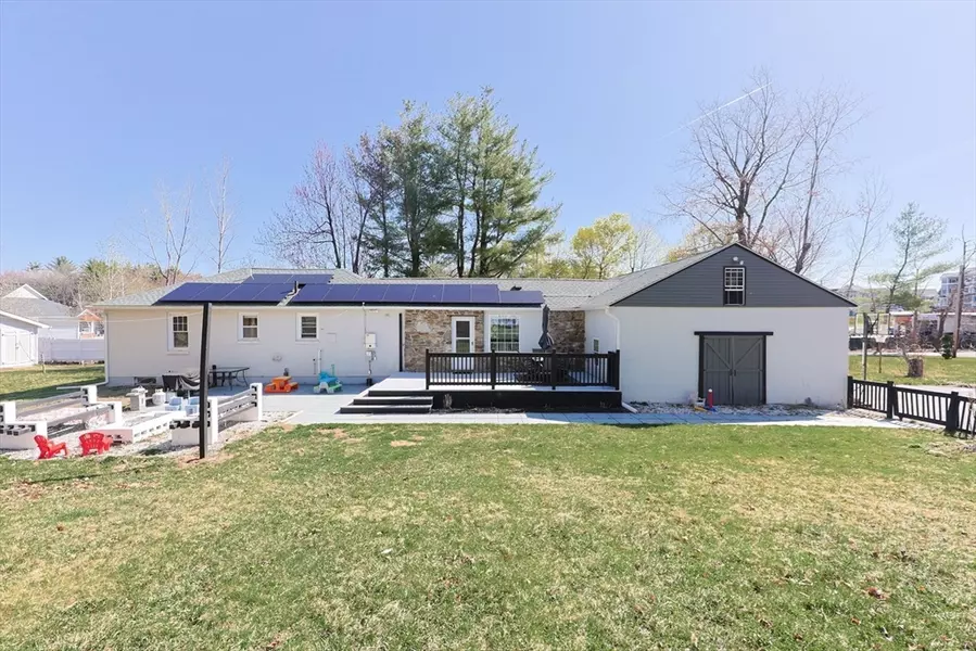 27 Dana St, Lunenburg, MA 01462