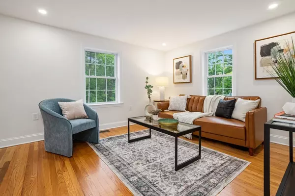 Lynnfield, MA 01940,905 Main St