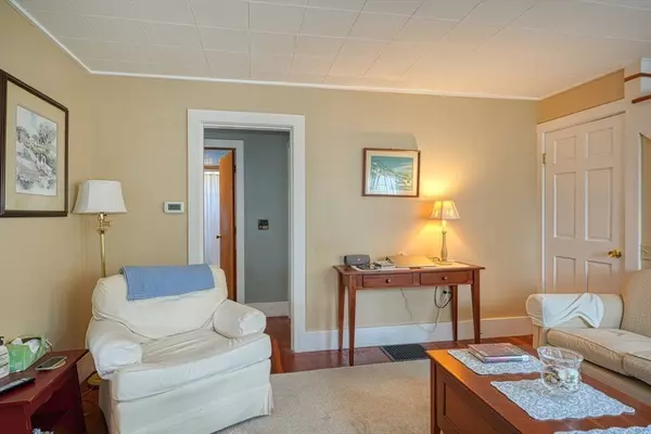 Hopkinton, MA 01748,9 Claflin Pl