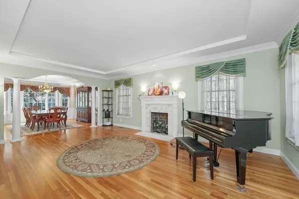 Carlisle, MA 01741,61 Davis Rd