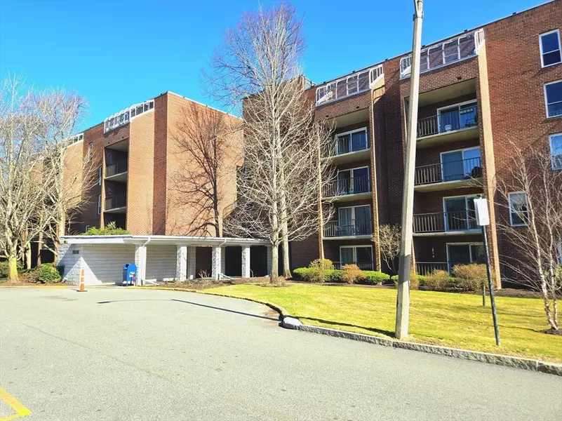 50 56 Broadlawn Park #509, Boston, MA 02467
