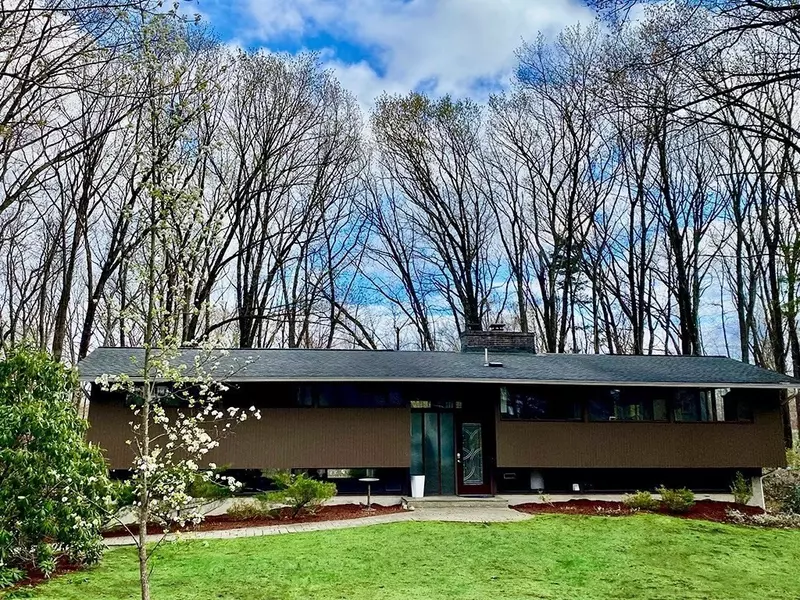 9 Hampton Ln, Andover, MA 01810