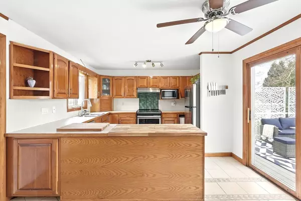 16 Pomeroy Meadow Rd Easthampton, MA 01027