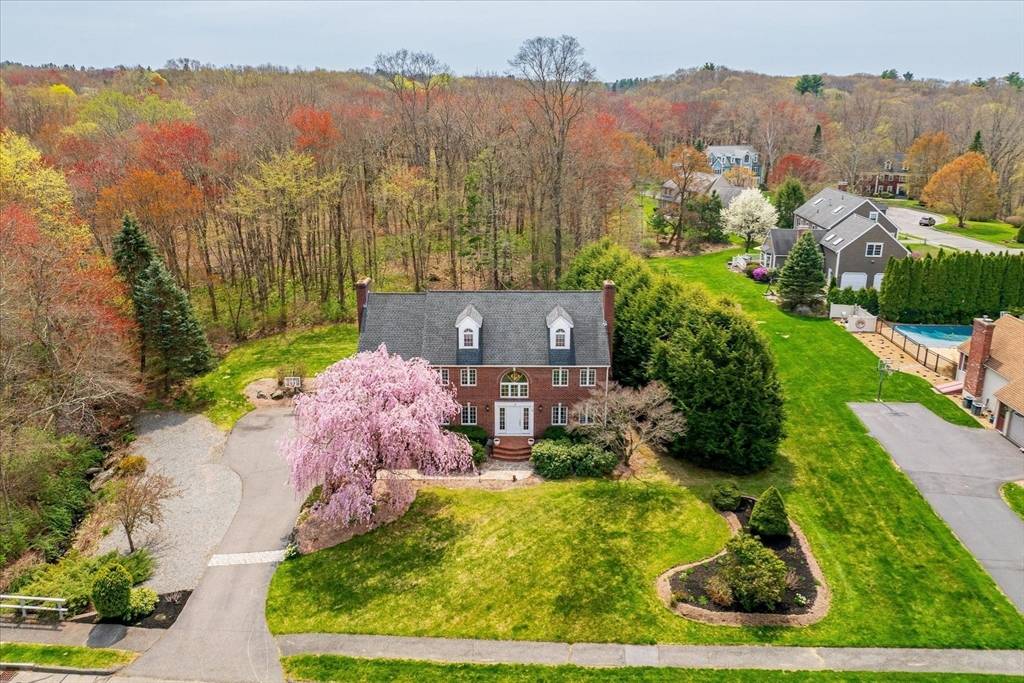 14 Mctaggart St, Westborough, MA 01581