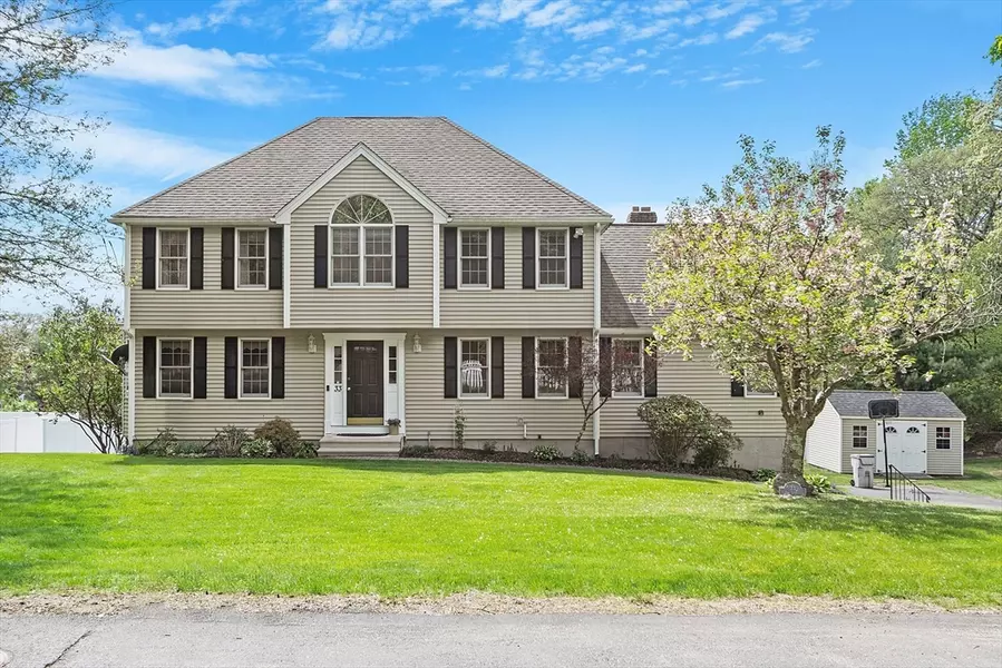 33 Oak St, Grafton, MA 01519