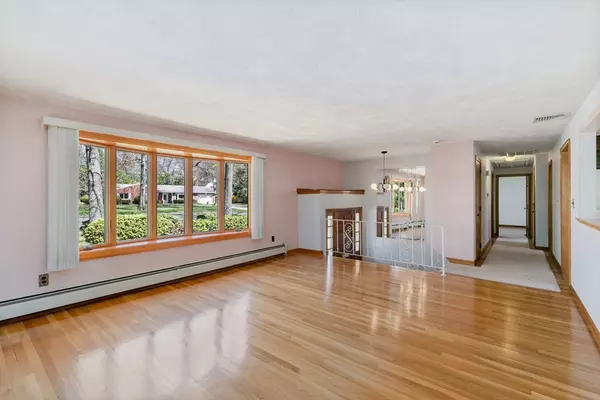 Danvers, MA 01923,11 Strawberry Hill Lane