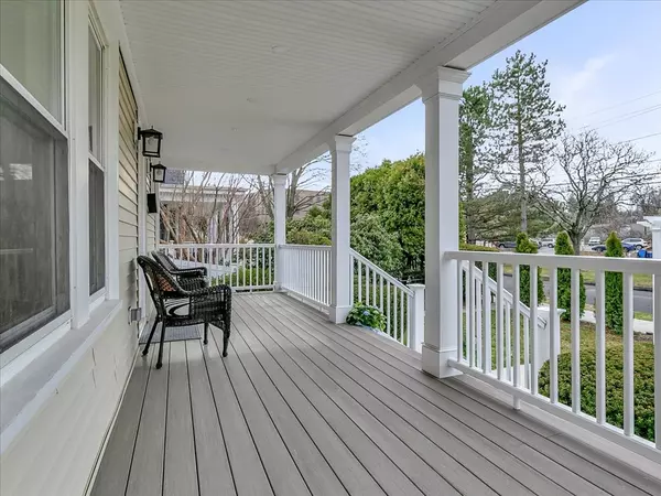 Newton, MA 02466,2031 Commonwealth Ave #1